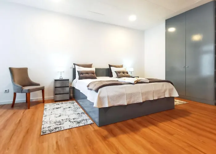 Charming In Of 70 M² דירה *